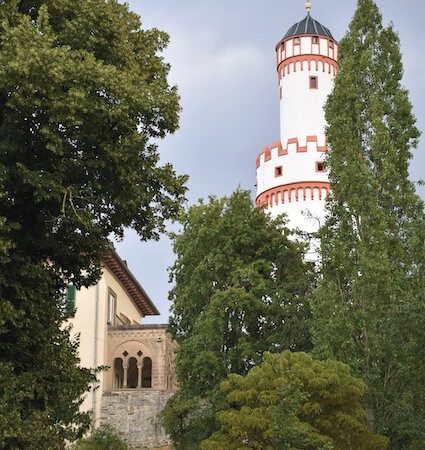 Weißer Turm, Wahrzeichen Bad Homburg. Hotel Villa am Kurpark.