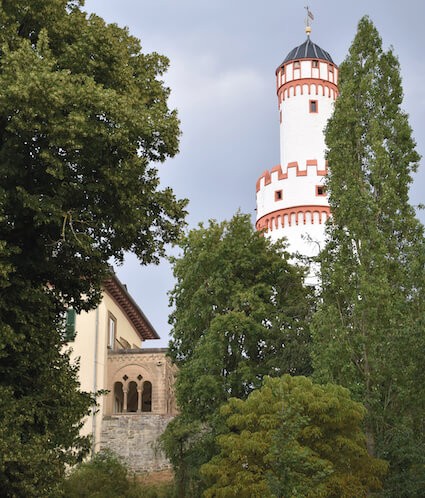 Weißer Turm, Wahrzeichen Bad Homburg. Hotel Villa am Kurpark.